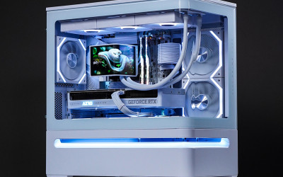 White Flagship Build | Intel Core Ultra 9-285K × RTX 5080 — Performa Ganas, Tampilan Premium